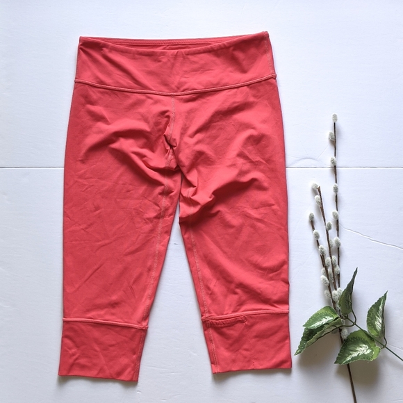 Lululemon Wunder under crops size 6